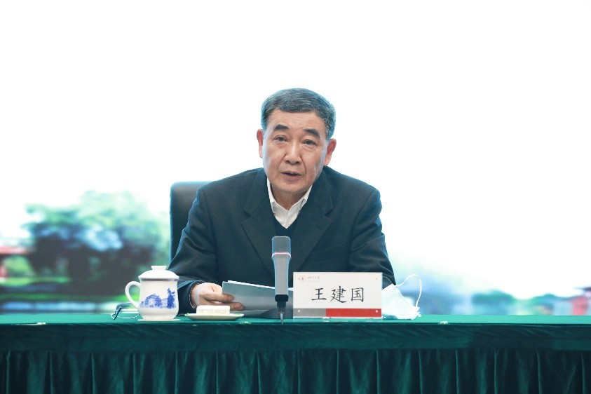 讲政治勇担当强本领善作为学校举行中层领导人员专题培训班暨新任中层领导人员培训班