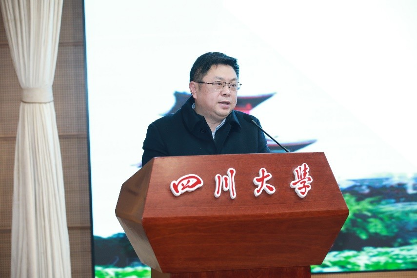 讲政治勇担当强本领善作为学校举行中层领导人员专题培训班暨新任中层领导人员培训班